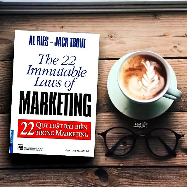 22 quy luật bất biến trong Marketing đi vào trong tâm các quy tắc trong nghề, đi thẳng vào trực diện và được trình bày một cách xúc tích